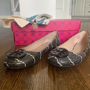 Tory Burch sz 7 black and ivory reva flats